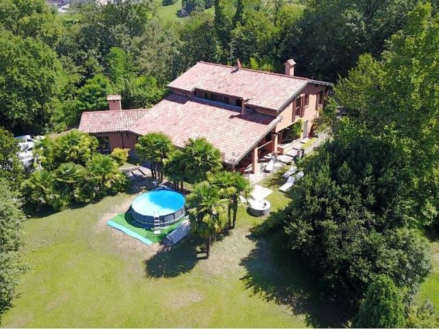 Case e ville in vendita di 525 m² in Via L. Ariosto, 17