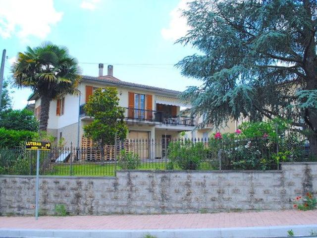Case e ville in vendita di 525 m² in Strada Statale 326 Est, 16