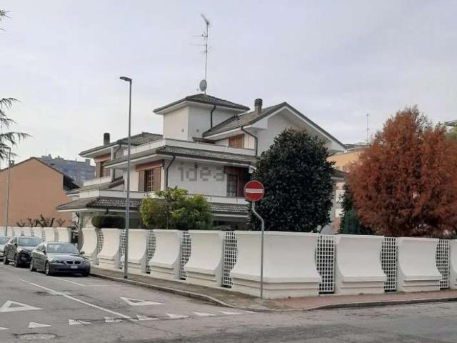 Case e ville in vendita di 526 m² in Via Massaua, 64