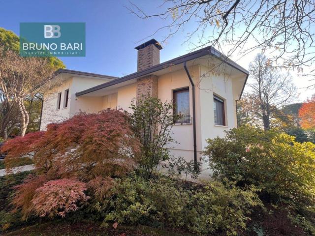 Case e ville in vendita di 526 m² in Via Postumia