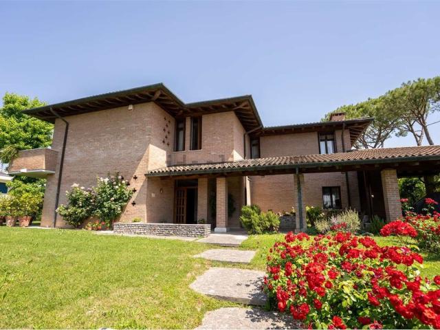 Case e ville in vendita di 528 m² in Via Roma