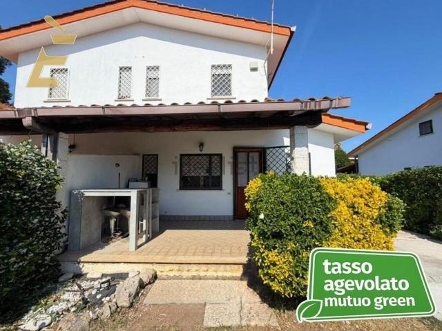 Case e ville in vendita di 52 m² in Via Cefeo