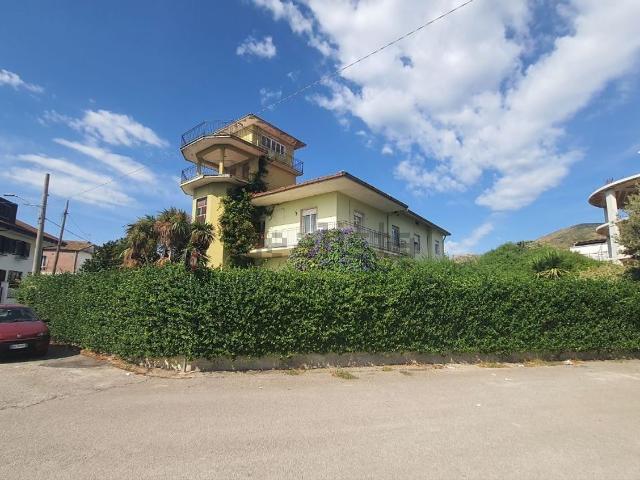 Case e ville in vendita di 530 m²