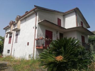 Case e ville in vendita di 530 m² in Via Comunale, 154