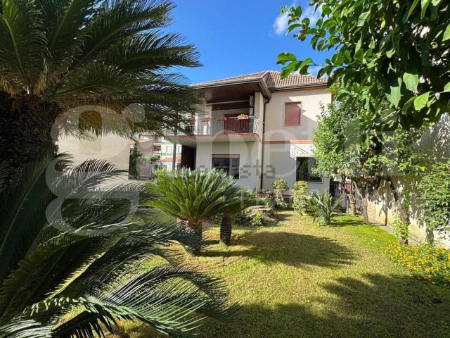 Case e ville in vendita di 530 m² in Via Alcide de Gasperi