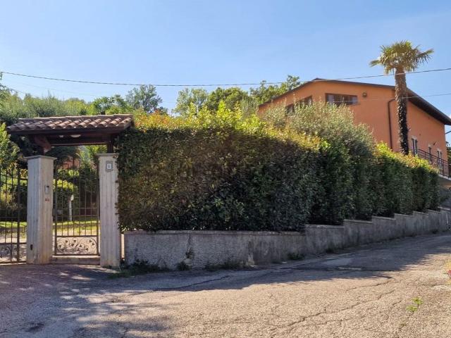 Case e ville in vendita di 530 m² in Via Bruno Arzilli, 6
