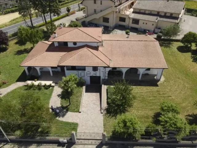 Case e ville in vendita di 530 m² in Via dell&apos Artigianato