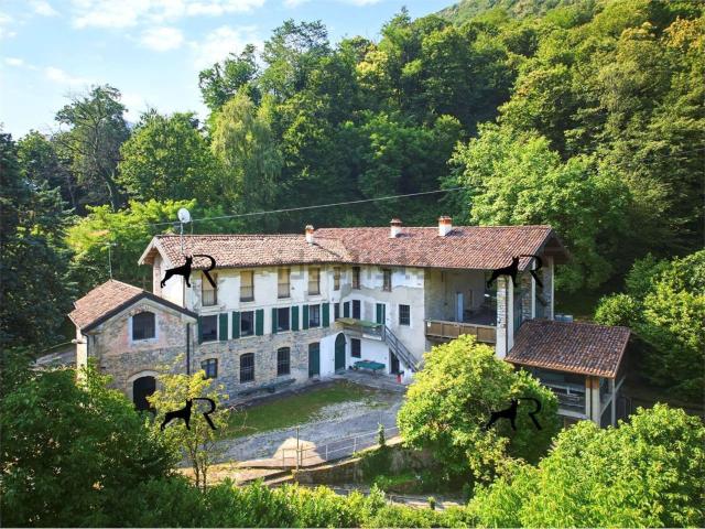 Case e ville in vendita di 530 m² in Via Faidana