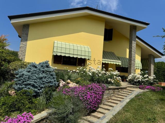 Case e ville in vendita di 530 m² in Via Falcone Giovanni