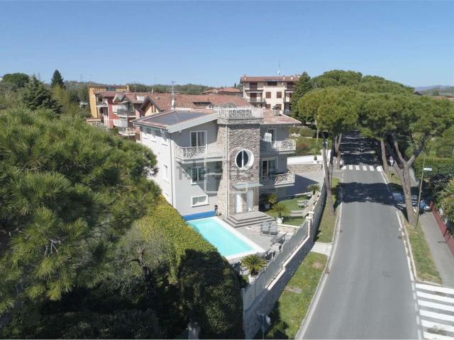 Case e ville in vendita di 530 m² in Via Lorenzini