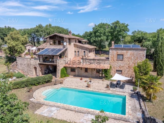 Case e ville in vendita di 530 m² in Via Monte Pelato
