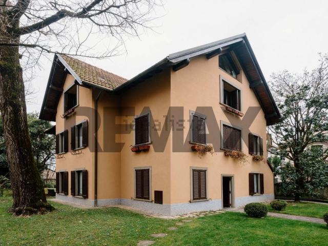 Case e ville in vendita di 530 m² in Via Sant&apos Alessandro, 71