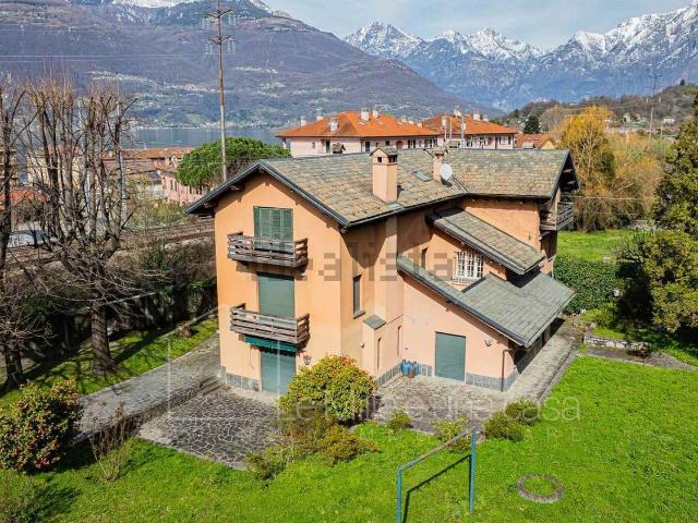 Case e ville in vendita di 530 m² in Via Pontile, 10