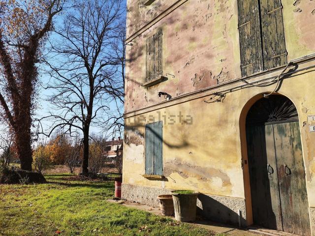 Case e ville in vendita di 530 m² in Via Piumazzo