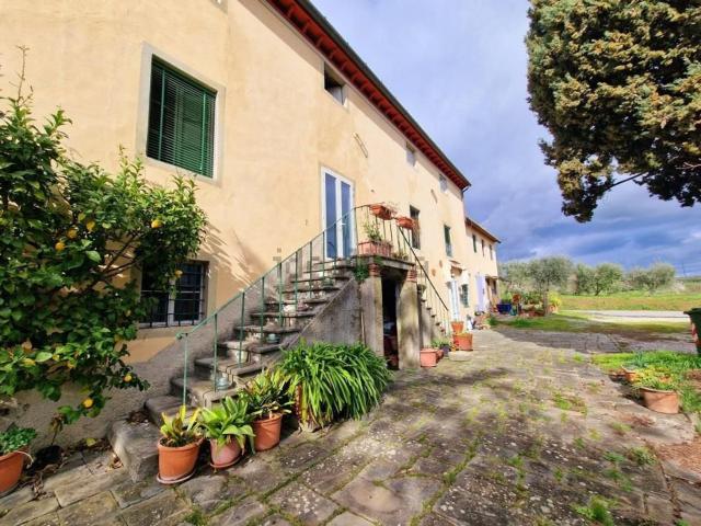 Case e ville in vendita di 530 m² in Via Pieroni