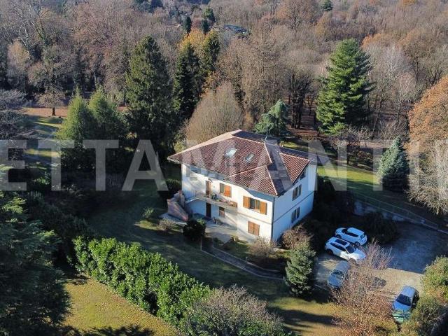 Case e ville in vendita di 530 m² in Via Vittorio Veneto, 18