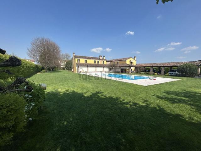 Case e ville in vendita di 530 m² in Viale Mazzini