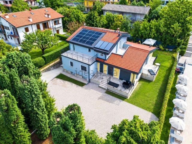 Case e ville in vendita di 530 m² in Contrada Cà Montagna, 17