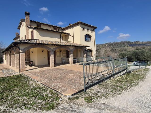 Case e ville in vendita di 530 m² in Strada di Corgneda, 1