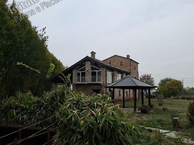 Case e ville in vendita di 531 m² in Via dei Muroni, 12