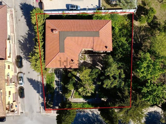 Case e ville in vendita di 532 m² in Via Aldo Moro, 1