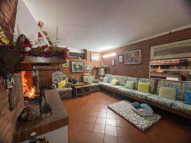 Case e ville in vendita di 532 m² in Via Giovan Battista Queirolo