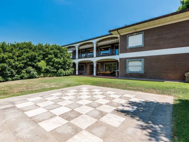Case e ville in vendita di 532 m² in Via di Colle Picchione Marino