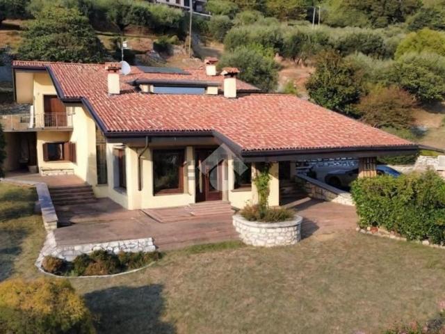 Case e ville in vendita di 532 m² in Via Passalacqua, 68