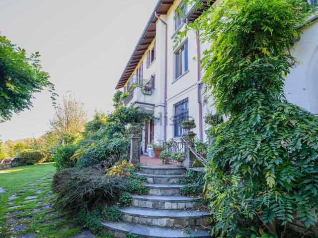 Case e ville in vendita di 534 m² in Via per Brisino, 1