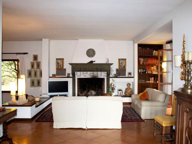 Case e ville in vendita di 535 m² in Via Cattani Cavalcanti