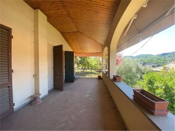 Case e ville in vendita di 535 m² in Via Cattani Cavalcanti