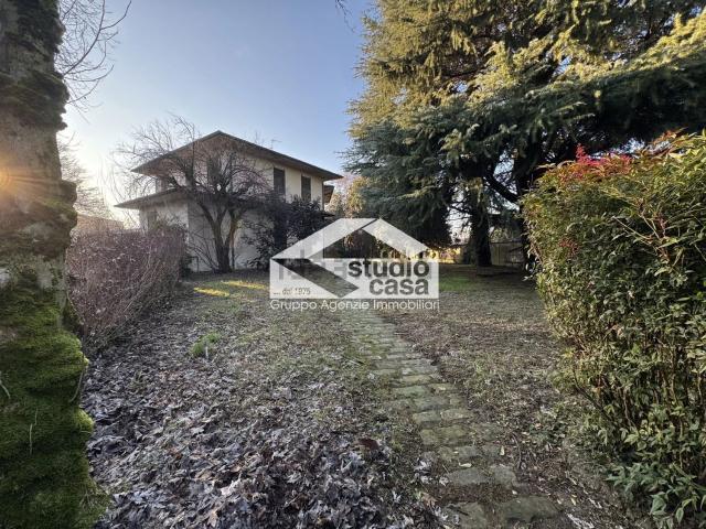 Case e ville in vendita di 535 m² in Via A.de Gasperi