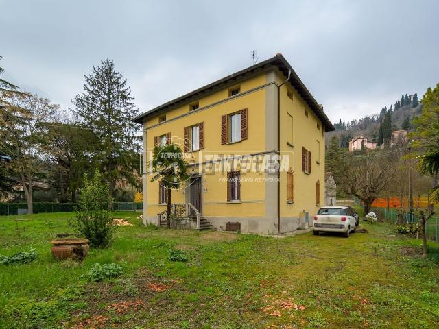 Case e ville in vendita di 535 m² in Via Fratelli Cardinali Cicognani, 62