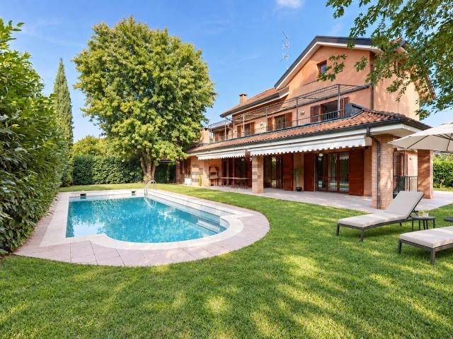 Case e ville in vendita di 535 m² in Via I Maggio, 2