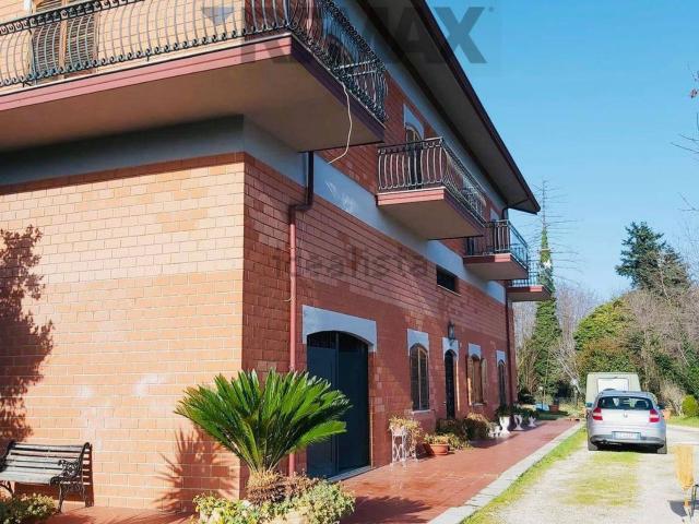 Case e ville in vendita di 535 m² in Strada Statale 19 delle Calabrie