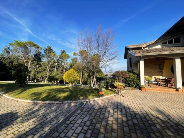 Case e ville in vendita di 536 m² in Contrada Castellano, 20