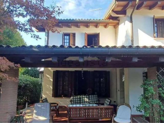 Case e ville in vendita di 539 m² in Via Villa