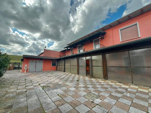 Case e ville in vendita di 539 m² in Via Zambone