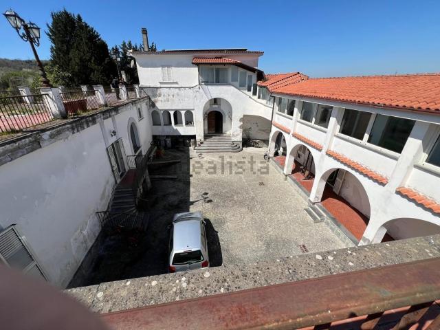 Case e ville in vendita di 5400 m² in Via Tirone, 13