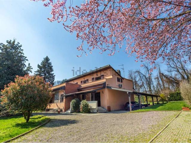 Case e ville in vendita di 540 m² in Via Cristoforo Colombo, 3