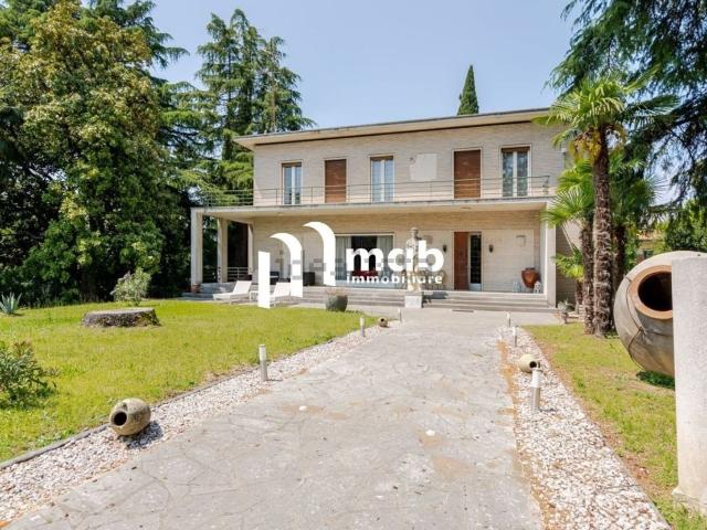 Case e ville in vendita di 540 m² in Via Angiolina, 34