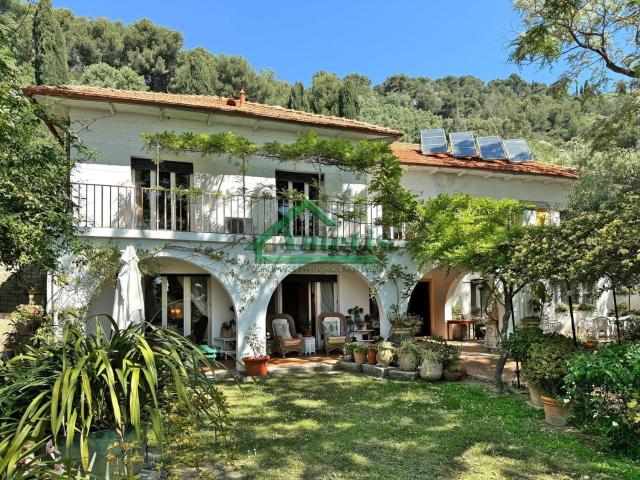 Case e ville in vendita di 540 m² in Via G. M. Serrati