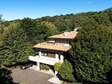 Case e ville in vendita di 540 m² in Via Don Lorenzo Riva