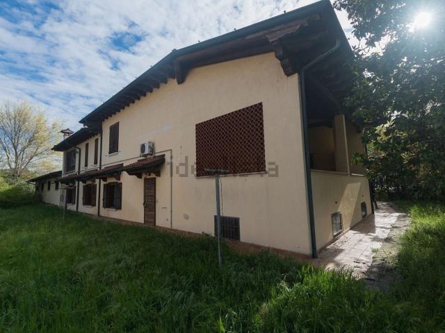 Case e ville in vendita di 540 m² in Via Donatori di Sangue, 2