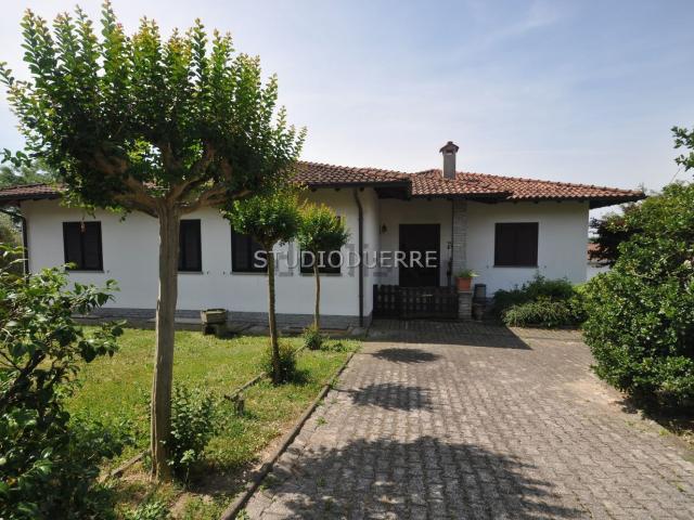 Case e ville in vendita di 540 m² in Via dei Fiori, 37