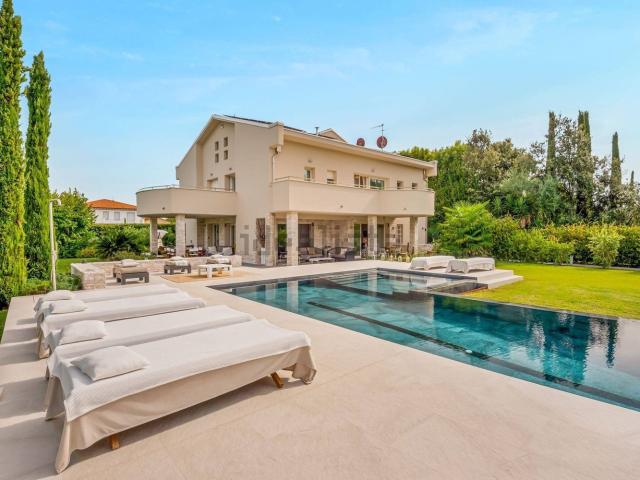 Case e ville in vendita di 540 m² in Via dell&apos Acqua
