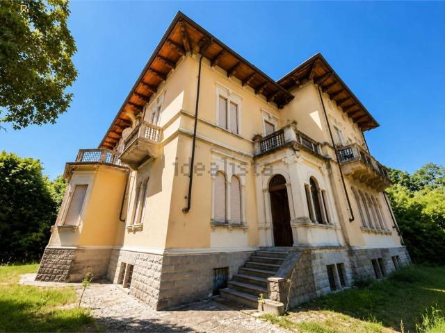 Case e ville in vendita di 540 m² in Via Martiri della Libertà, 168