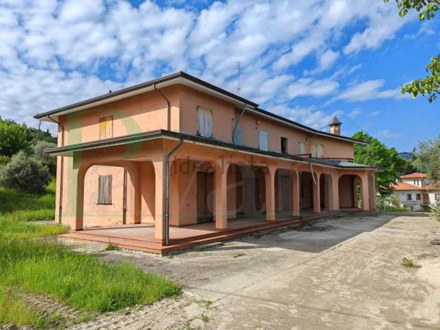 Case e ville in vendita di 540 m² in Via Pieve, 220