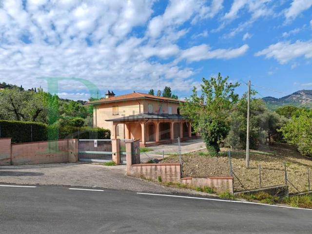 Case e ville in vendita di 540 m² in Via Pieve, 220