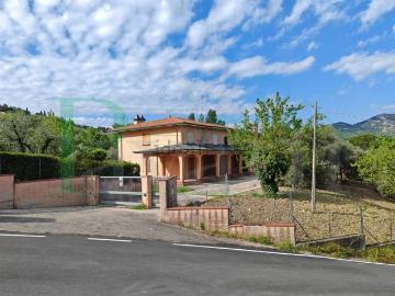 Case e ville in vendita di 540 m² in Via Pieve, 220